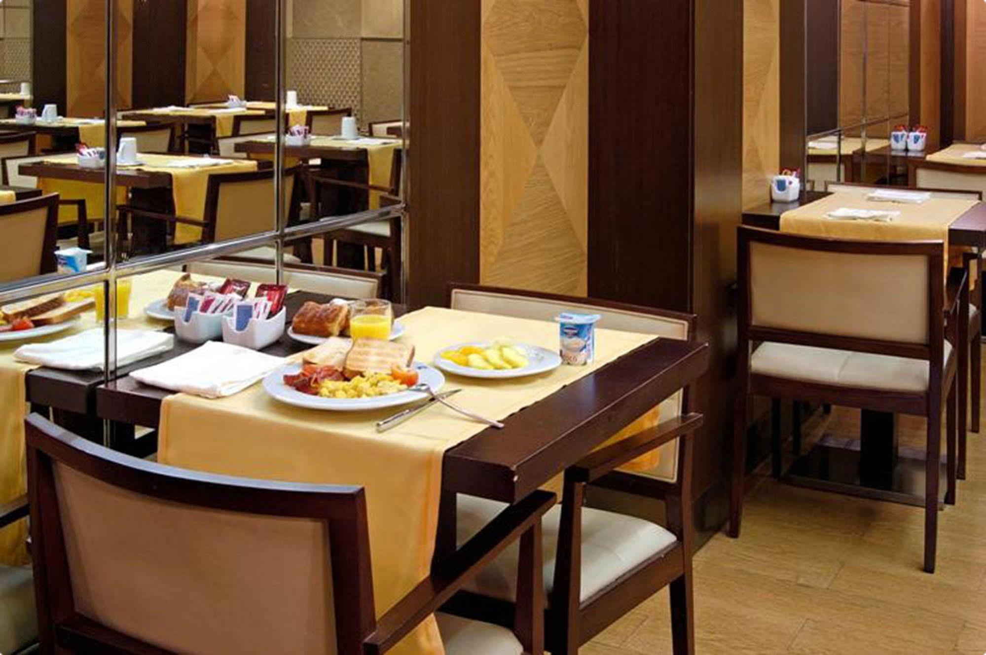 Evenia Rocafort Barcellona Ristorante foto