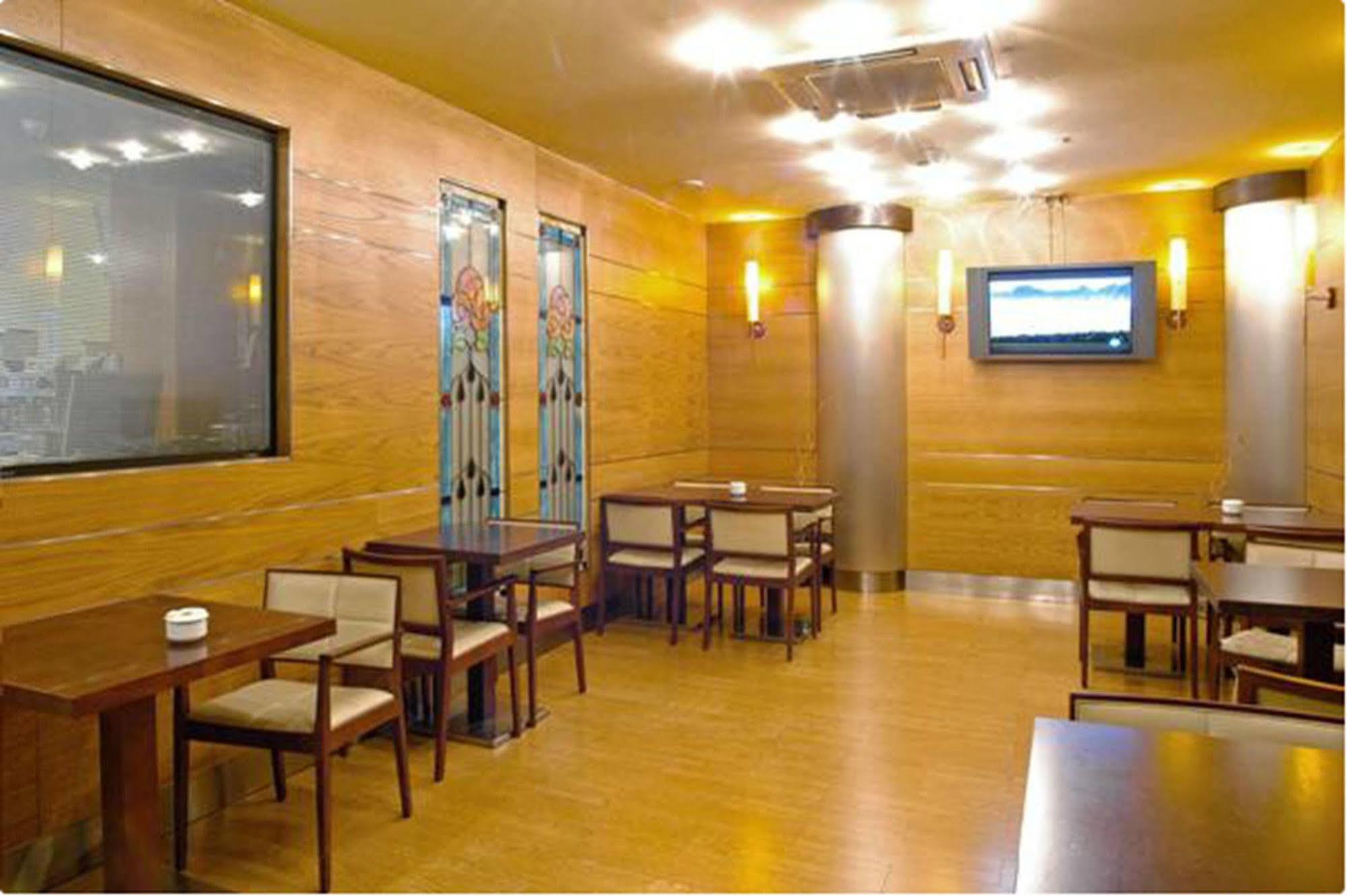 Evenia Rocafort Barcellona Ristorante foto